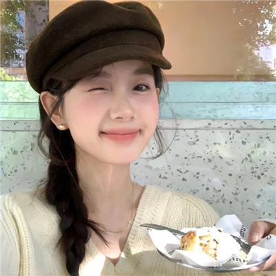 三个带面纱的女子